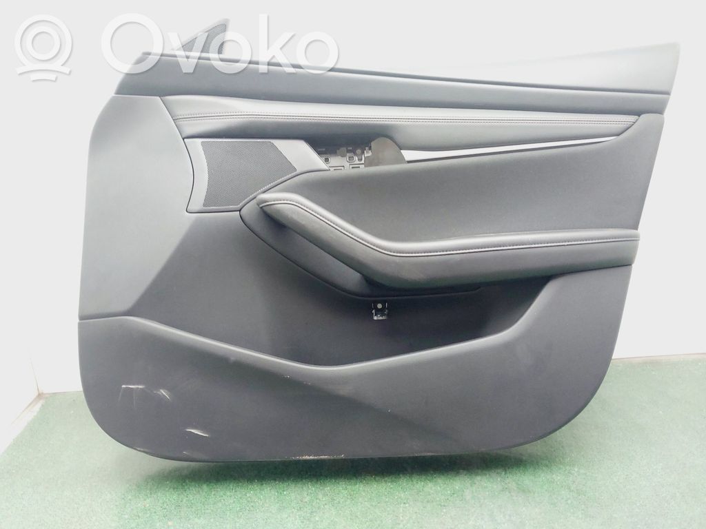 Mazda 3 Revestimiento de puerta delantera 