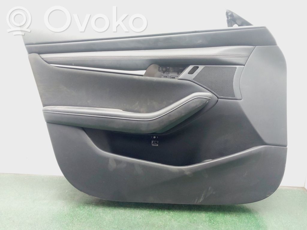 Mazda 3 Revestimiento de puerta delantera 