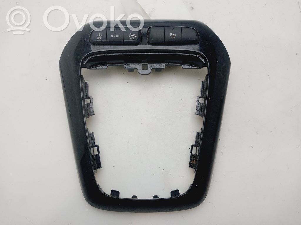 Opel Corsa F Consola central 