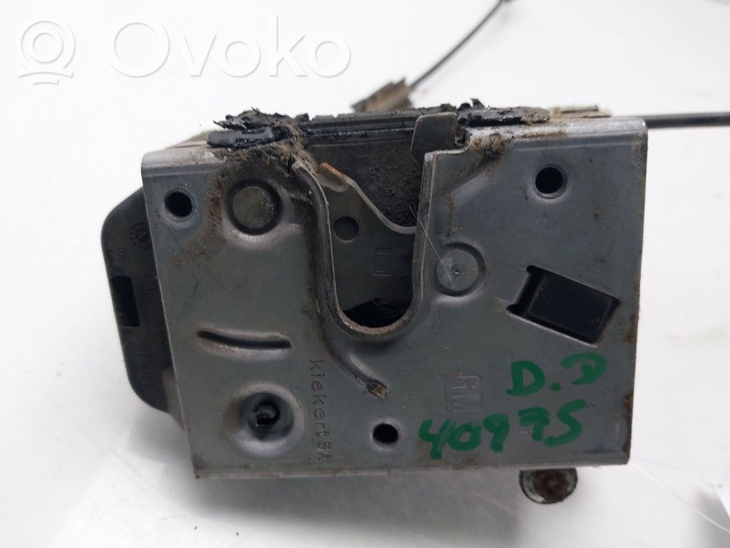 Opel Corsa C Priekšpusē slēdzene 