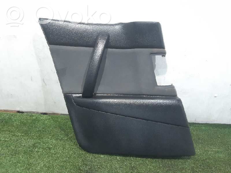 Moldura del tarjetero de la puerta trasera   F151550F02
