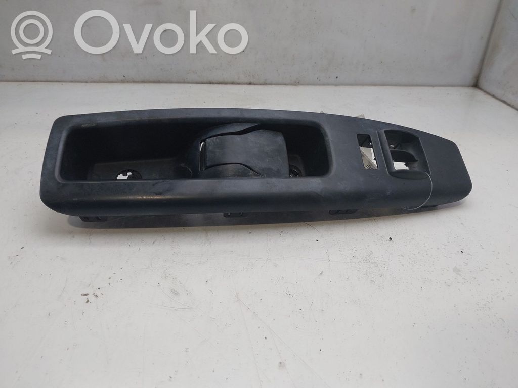 Opel Combo D Front door interior handle 