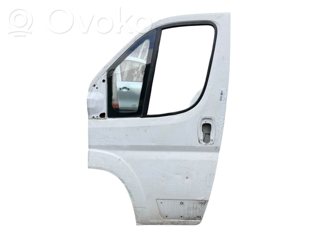 Drzwi przednie   1682477580
