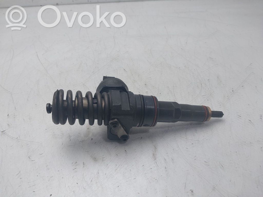 Inyector de combustible   038130073AJ