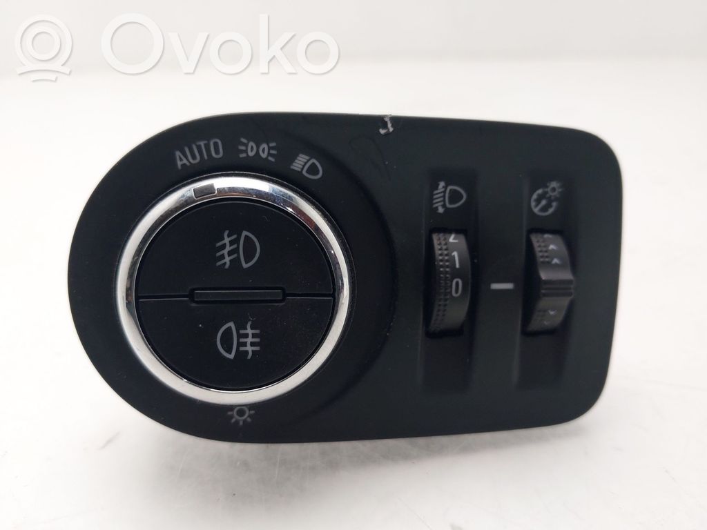 Light switch   39050757