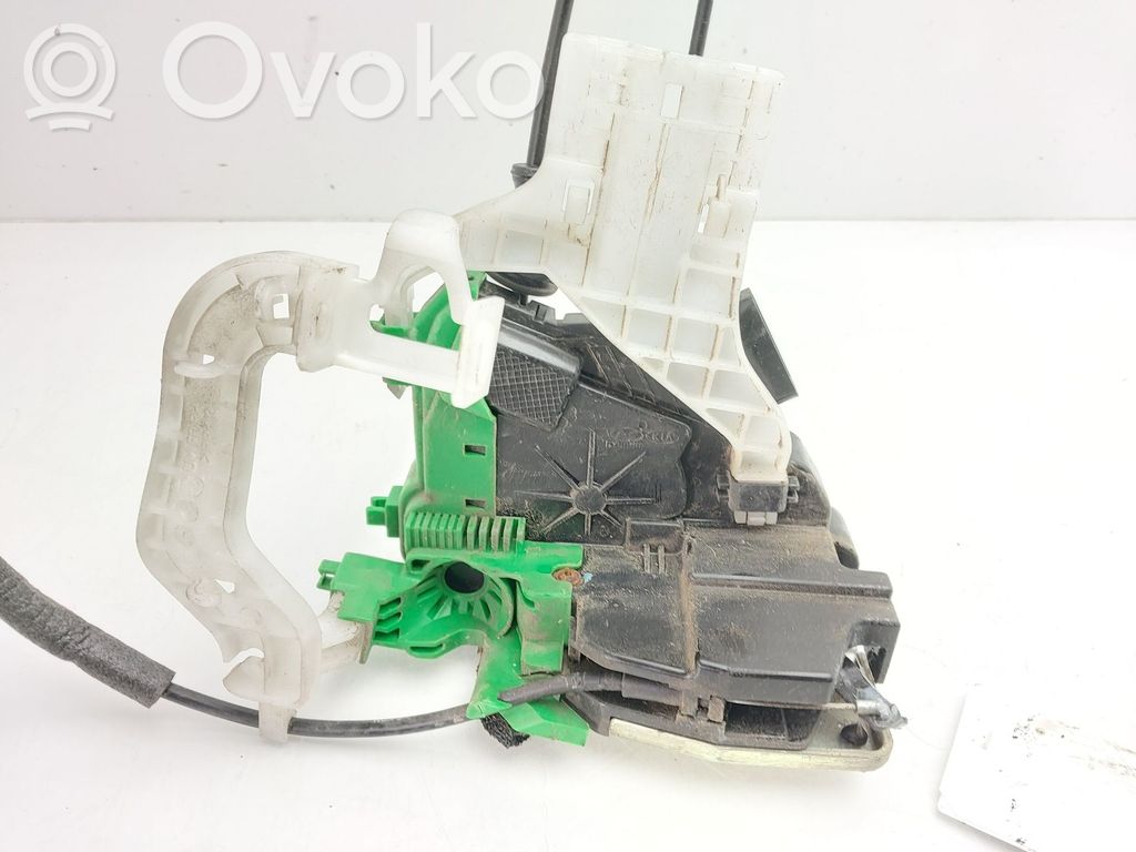 KIA Sorento Front door lock 