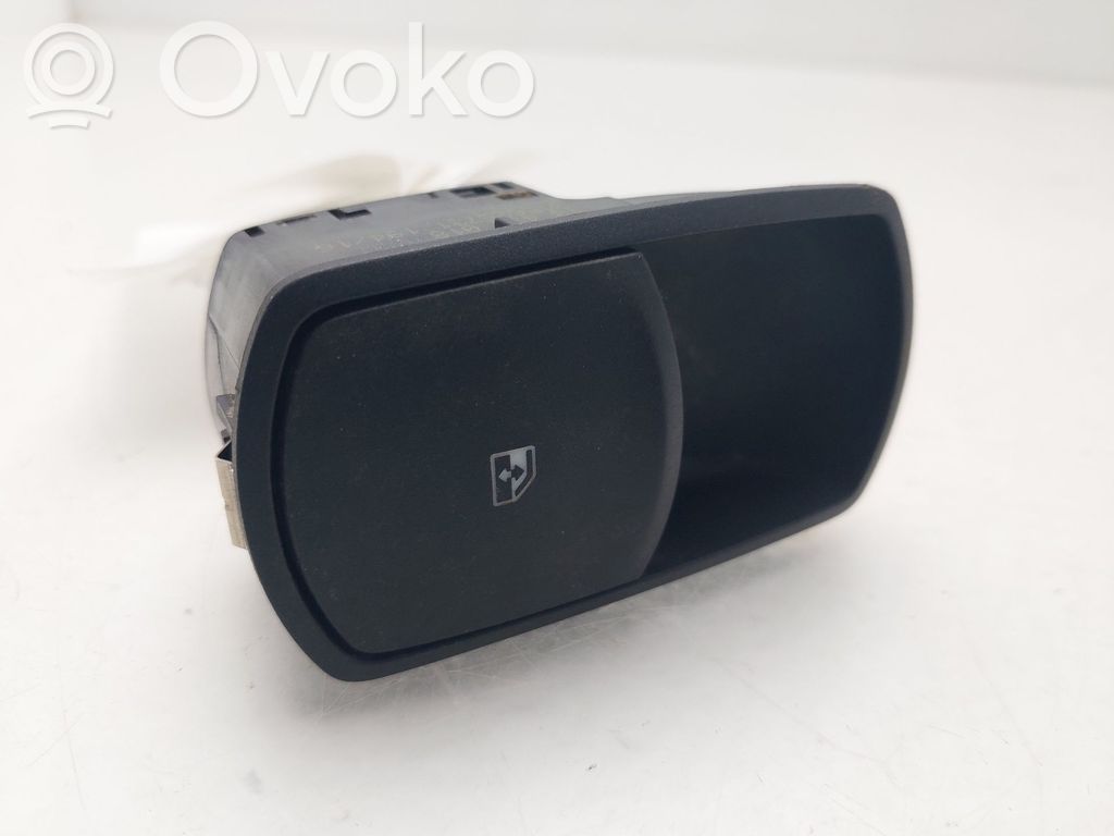 Opel Corsa E Front seatbelt 