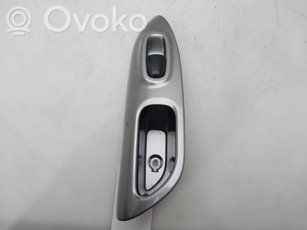 Nissan Juke I F15 Comutator comandă geamuri electrice 