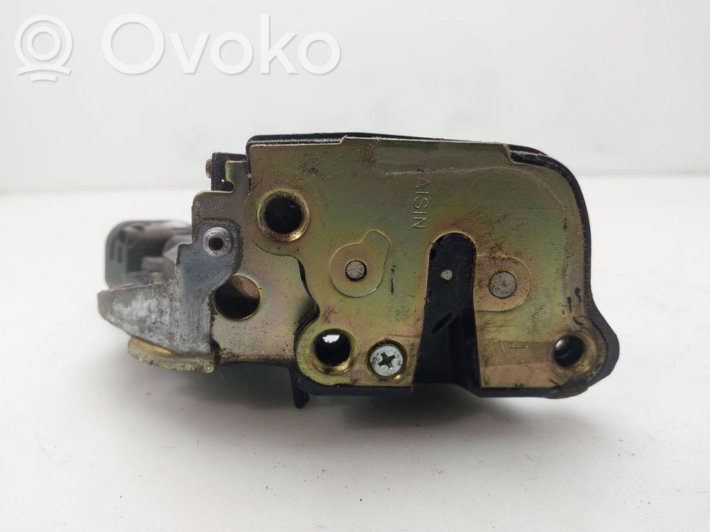Toyota Corolla E110 Zamek drzwi tylnych 