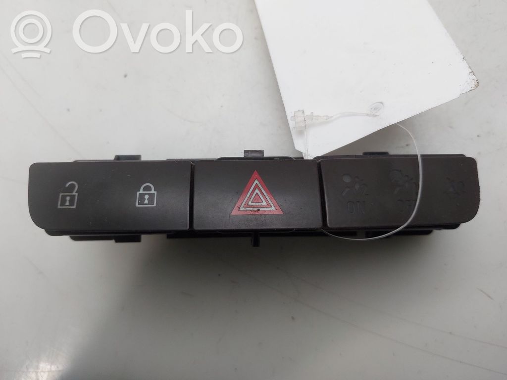 Opel Insignia A Botón interruptor de luz de peligro 