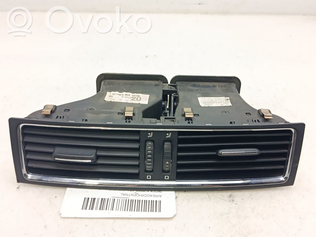 Rejilla de ventilación central del panel   3T0820951