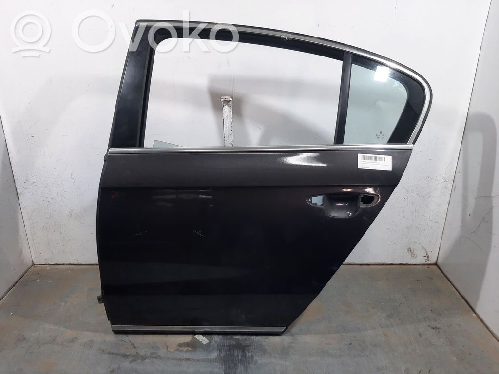 Volkswagen PASSAT B7 Portiera posteriore 