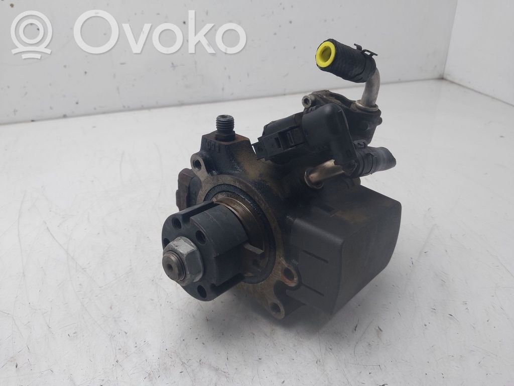 Volkswagen PASSAT B7 Pompe d'injection de carburant à haute pression 