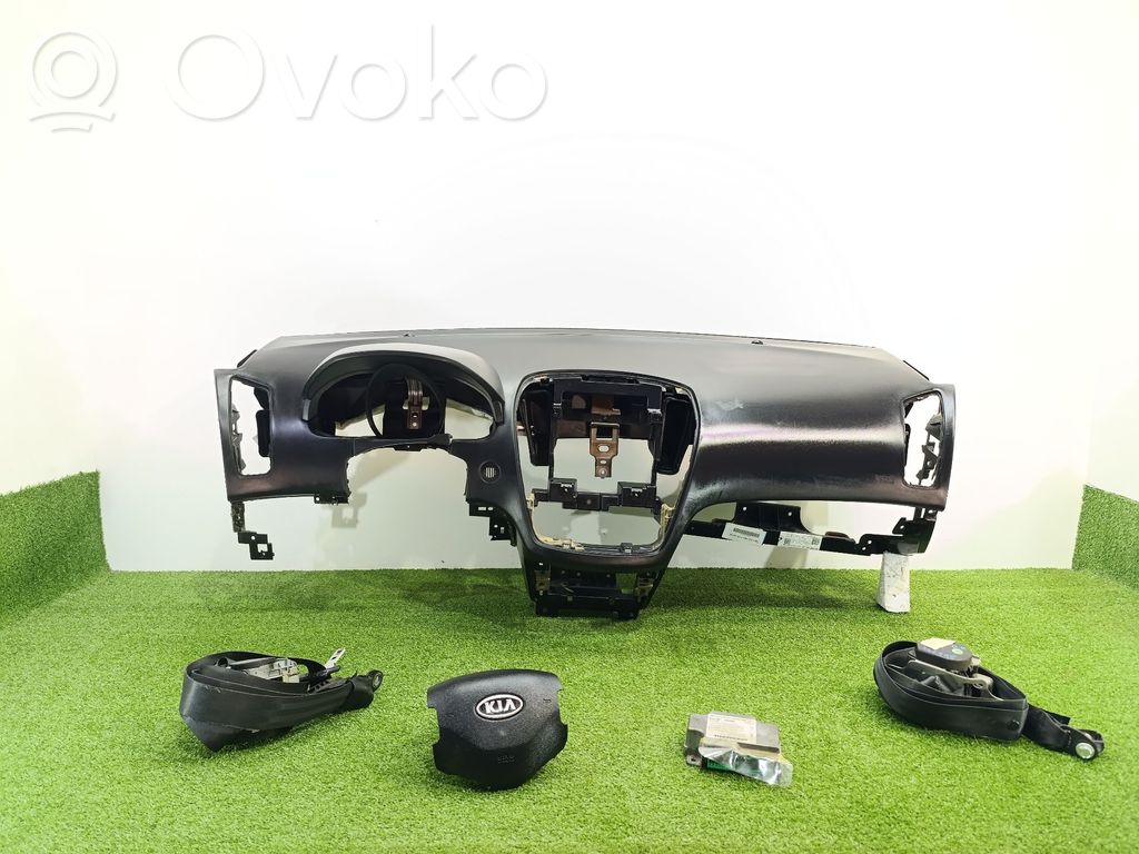KIA Ceed Turvatyynysarja paneelilla