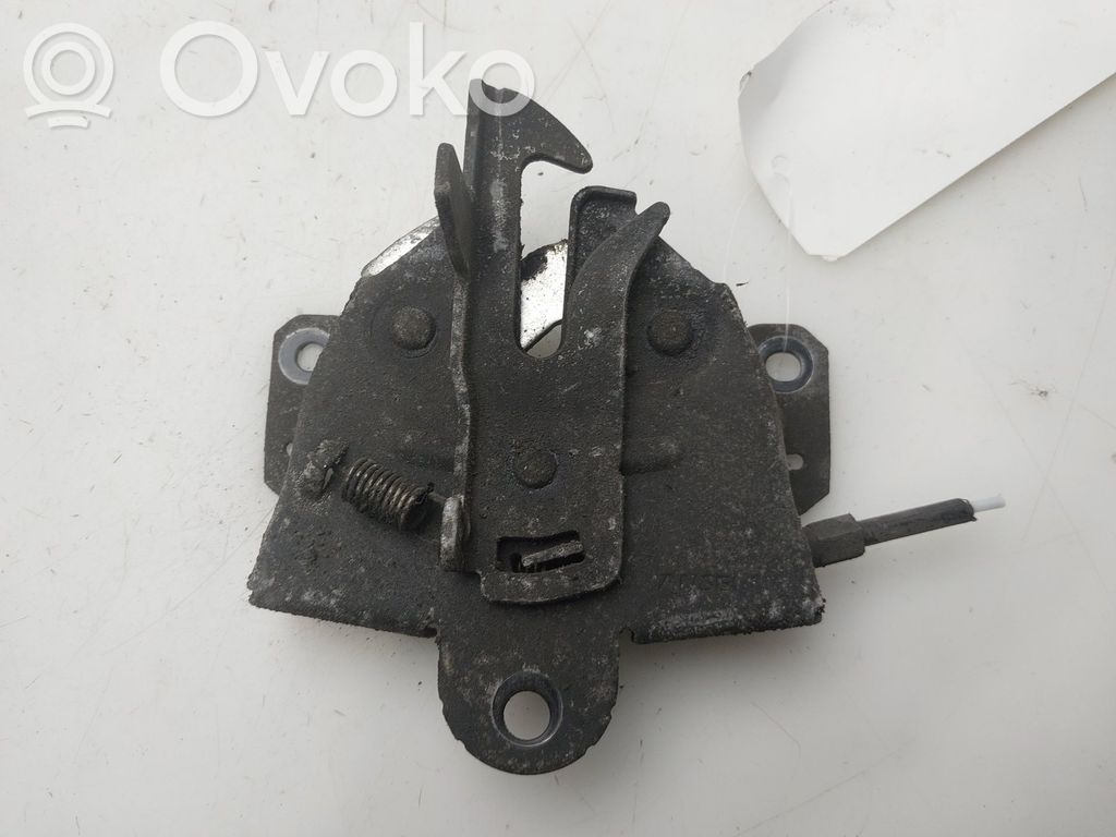 Mitsubishi Colt Konepellin lukituksen vastakappale