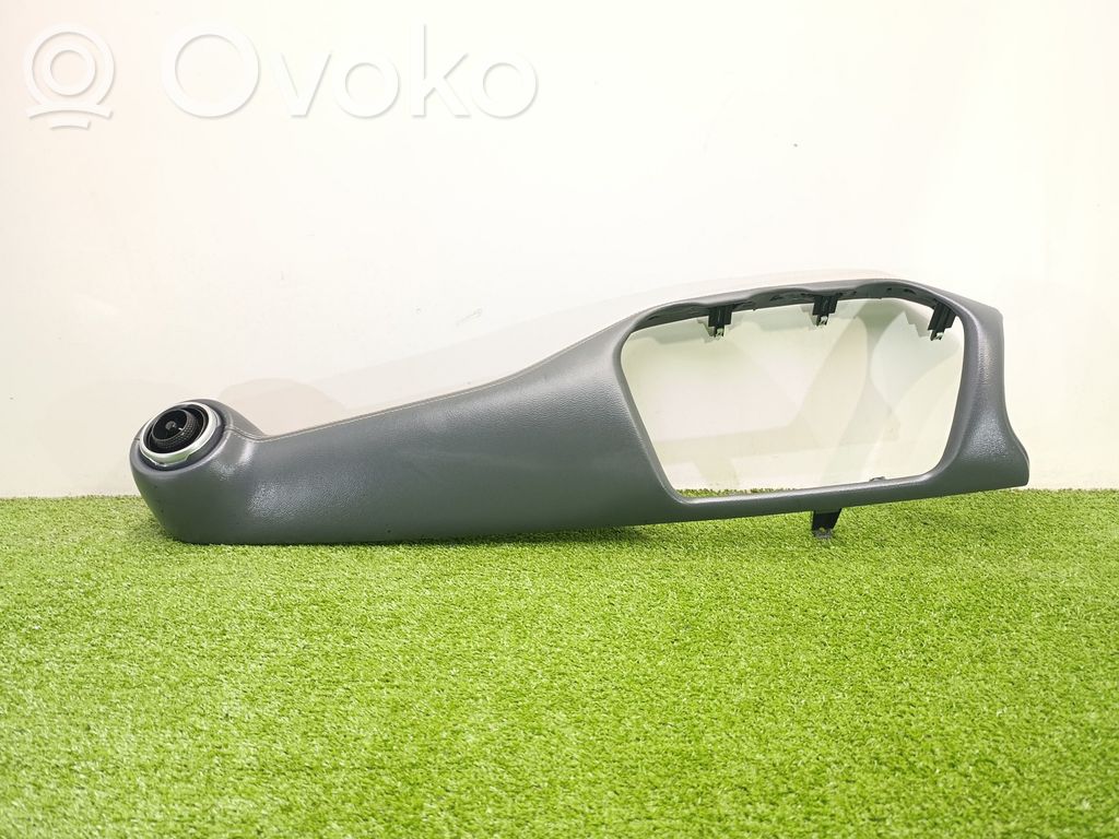 Nissan Juke II F16 Dysze / Kratki środkowego nawiewu deski rozdzielczej 