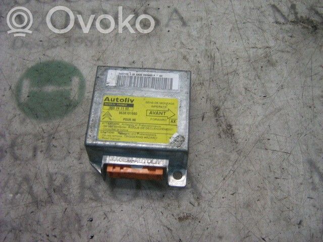Turvatyynyn ohjainlaite/moduuli