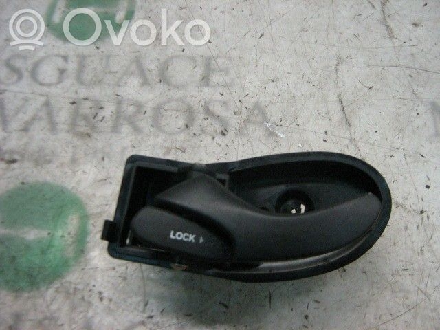 Ford Focus Poignée inférieure de porte avant 