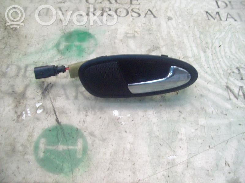 Manecilla interna puerta delantera