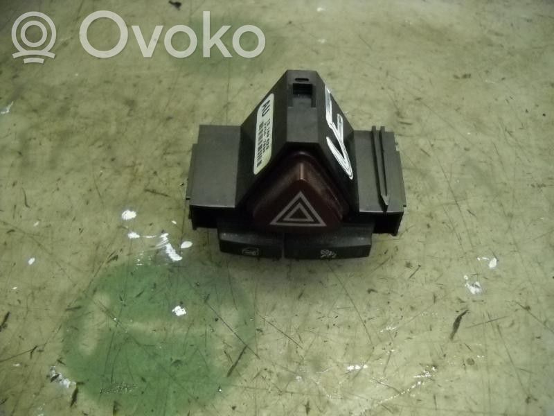 Botón interruptor de luz de peligro