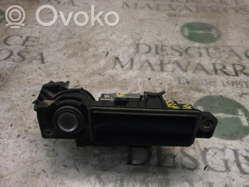 Manecilla externa puerta trasera   A2037500693