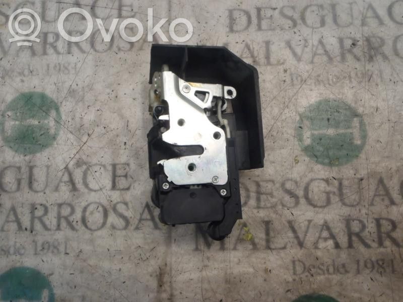 Cerradura de puerta delantera