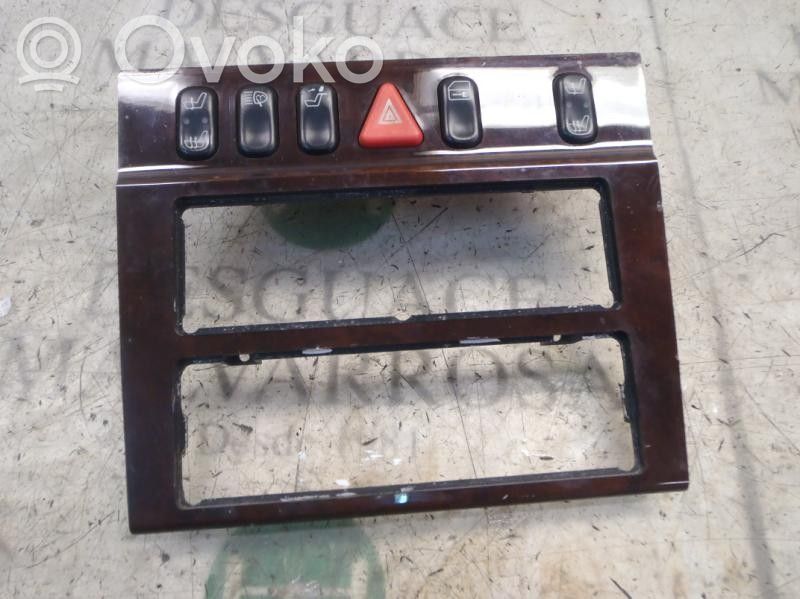 Botón interruptor de luz de peligro   2108200051