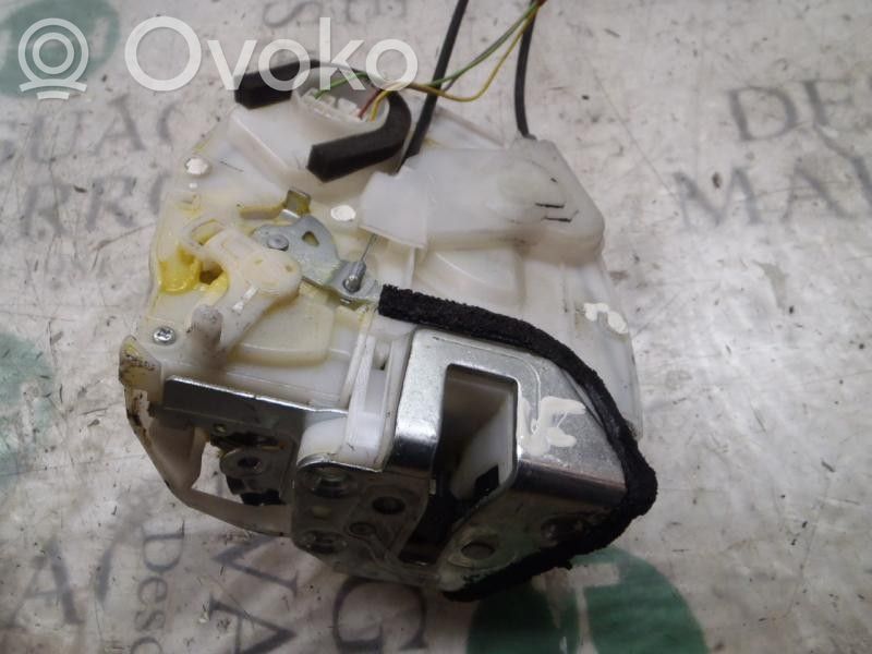 Cerradura de puerta trasera   8230179J22