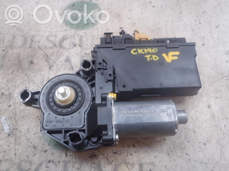 Elektryczny podnośnik szyby drzwi tylnych   8E0959802E,0130721766,0130721766