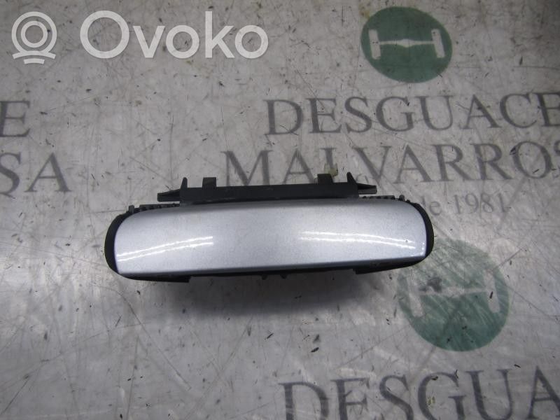 Manecilla externa puerta trasera   8E0839207