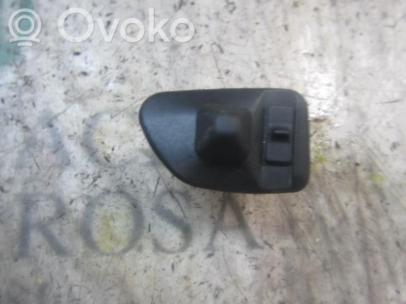 Przycisk regulacji lusterek bocznych