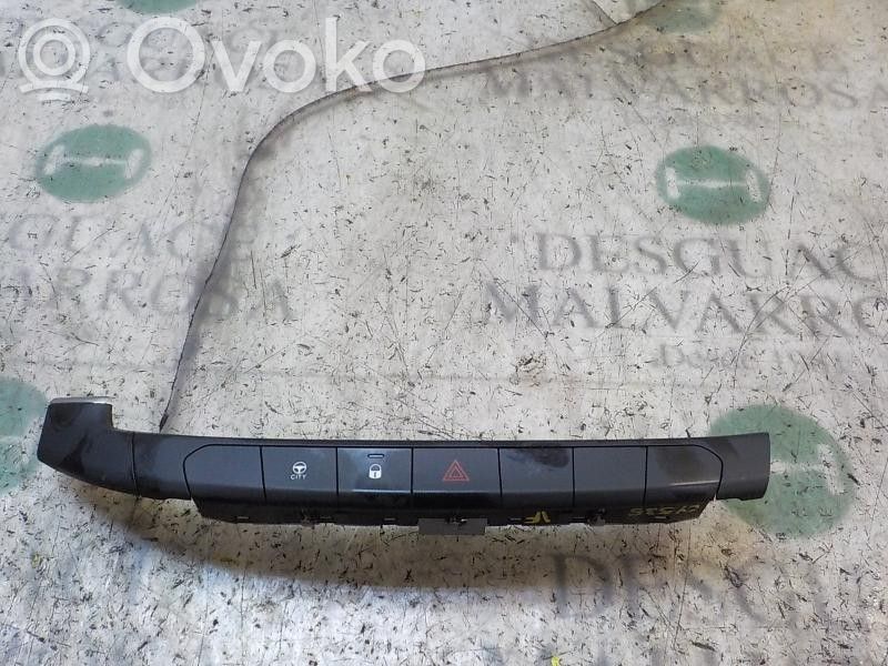 Fiat Tipo Hazard light switch 