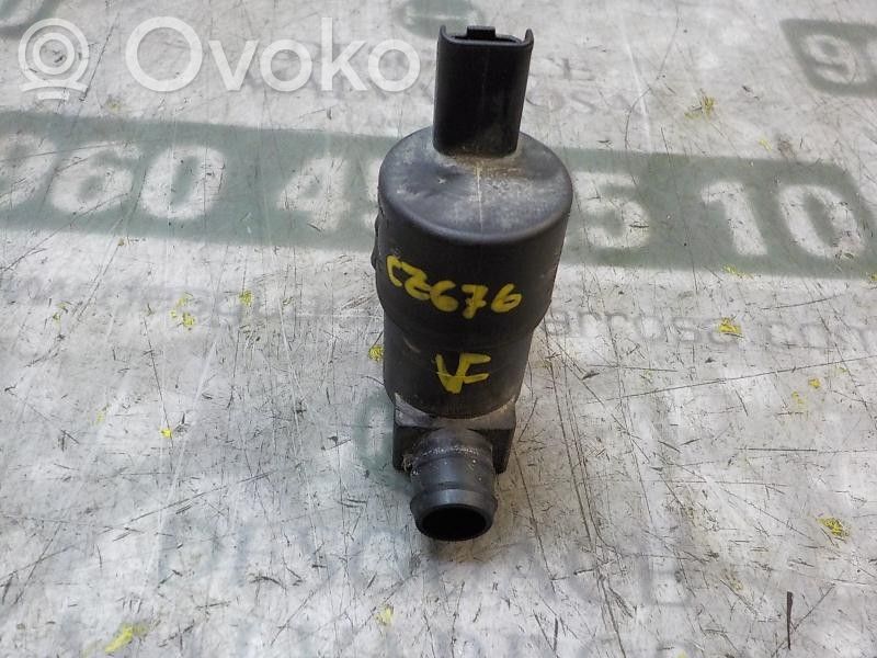 Windscreen/windshield washer pump   643475