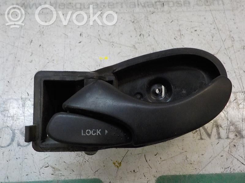 Front door interior handle   4077922