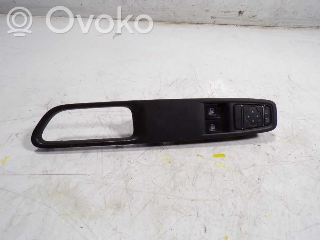 Renault Clio IV Electric window control switch 