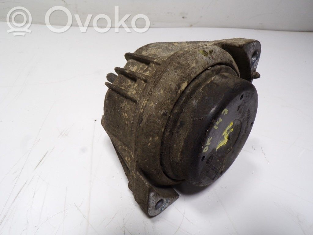 Soporte de montaje del motor   22116760330