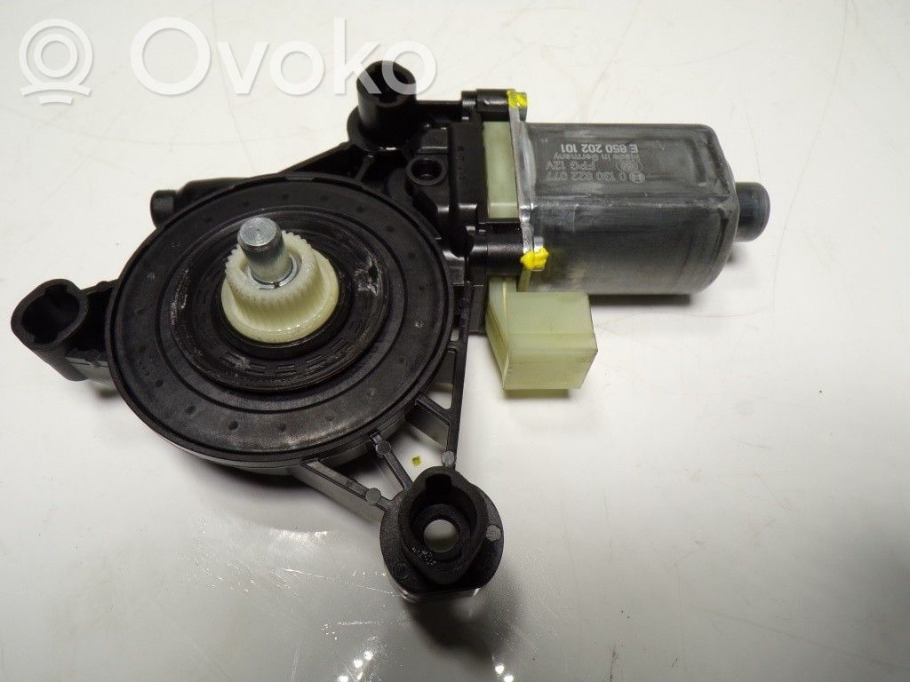 Motor del regulador de la ventanilla de la puerta delantera   5Q0959801C,5Q0959801C