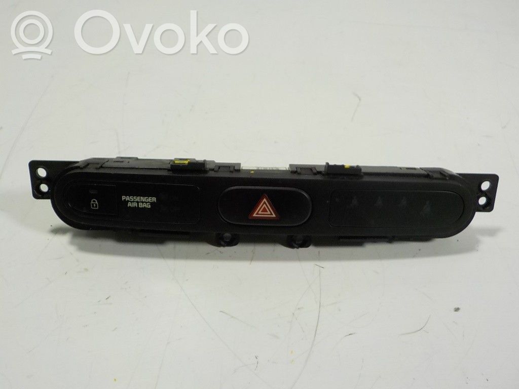 KIA Carens III Botón interruptor de luz de peligro 