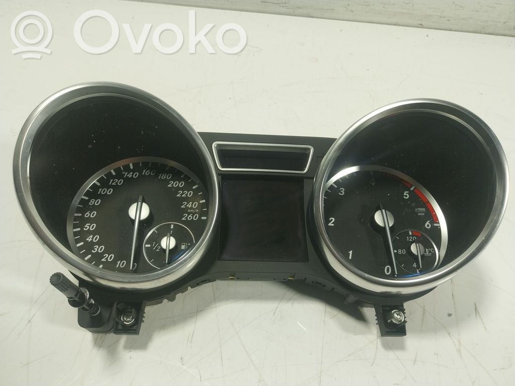 Mercedes-Benz ML W166 Vitezometru (grup de instrumente) 