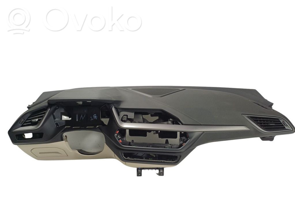 BMW 2 F46 Deska rozdzielcza 