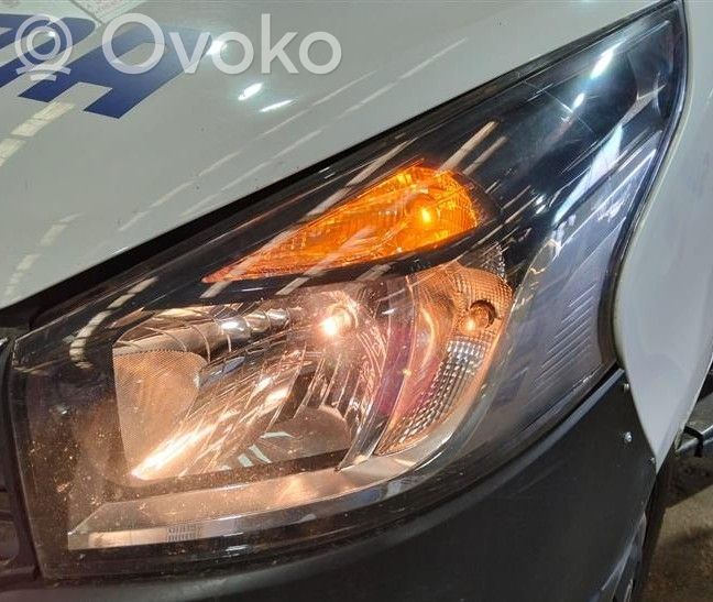 Nissan NV300 Lampa przednia 