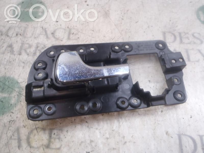 Manecilla interna puerta trasera   15921398