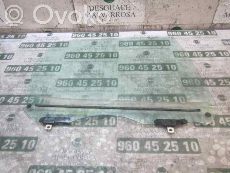 Luna de la puerta trasera   823000010R