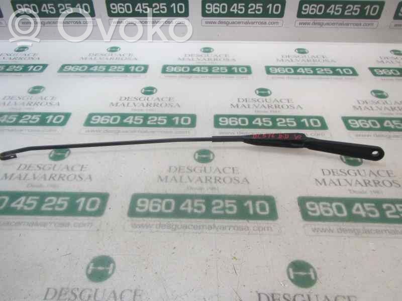 Brazo del limpiaparabrisas delantero