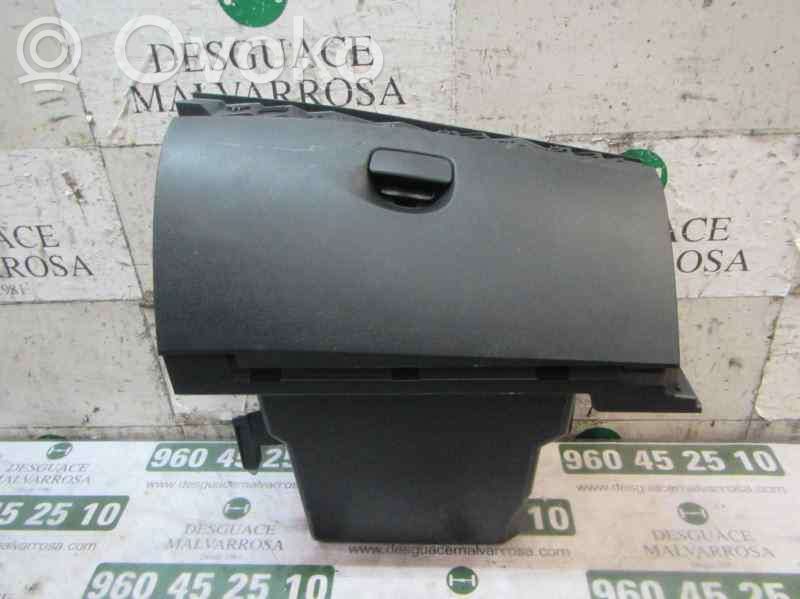 Renault Megane III Cutie mănuși 