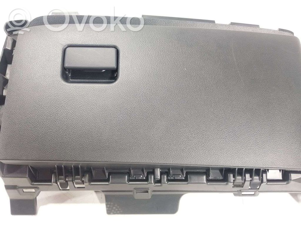 Toyota Yaris XP210 Handschuhfach
