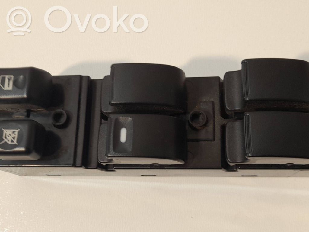 Quarter vent window switch   00000044