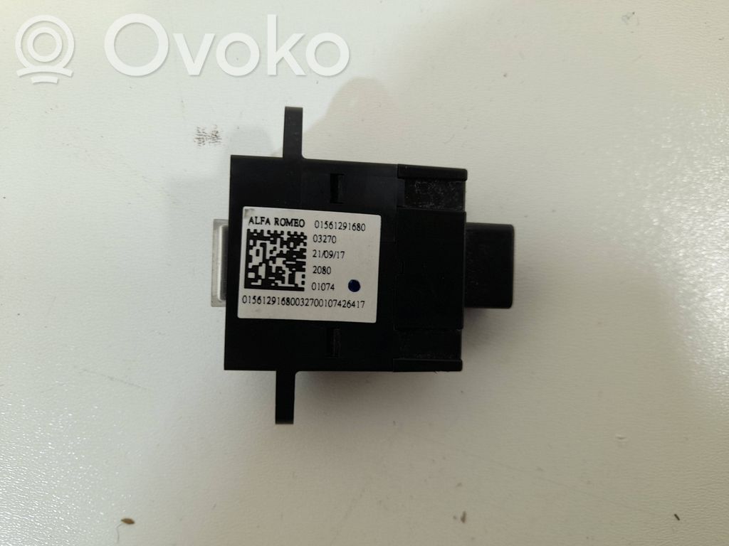 Alfa Romeo Giulia Enchufe conector USB 