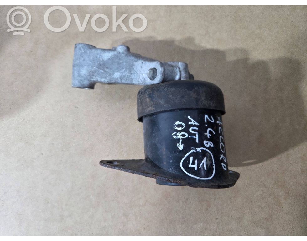 Honda Accord Engine mounting bracket 