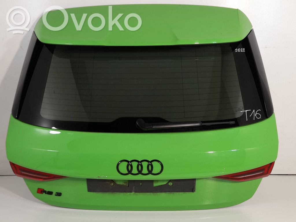 Audi RS3 8Y Takaluukun/tavaratilan kansi 